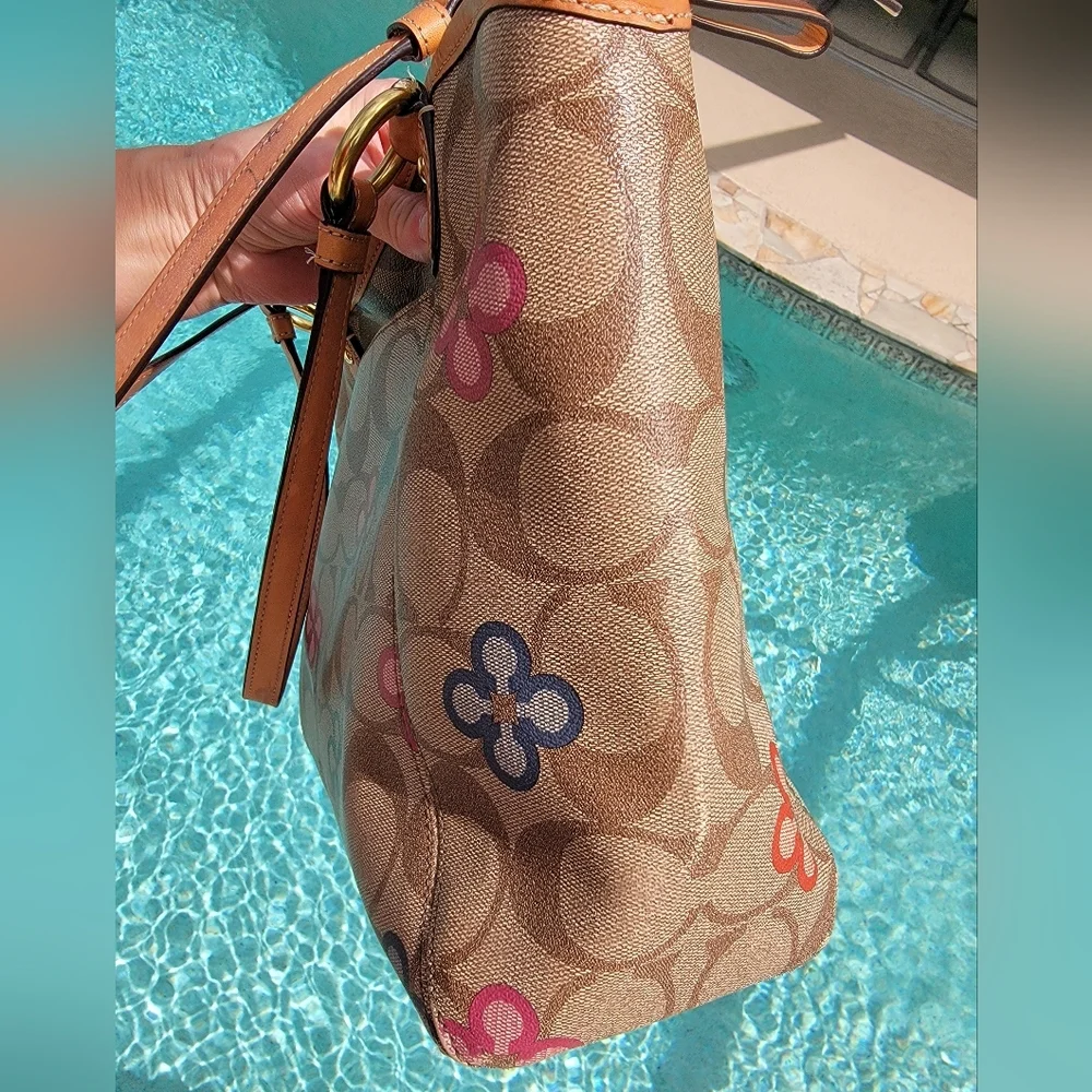 Coach Classic Peyton Clover Tote - Picture 11 of 15